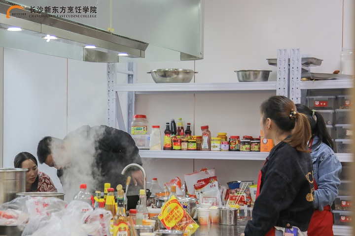 <b>湘潭哪里有短期厨师培训学校？</b>