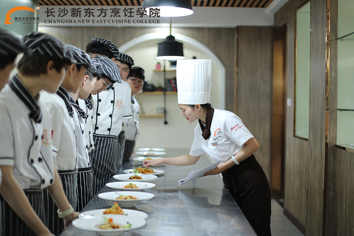 <b>厨师学费价目表――来华体会体育学习需要多少钱？</b>
