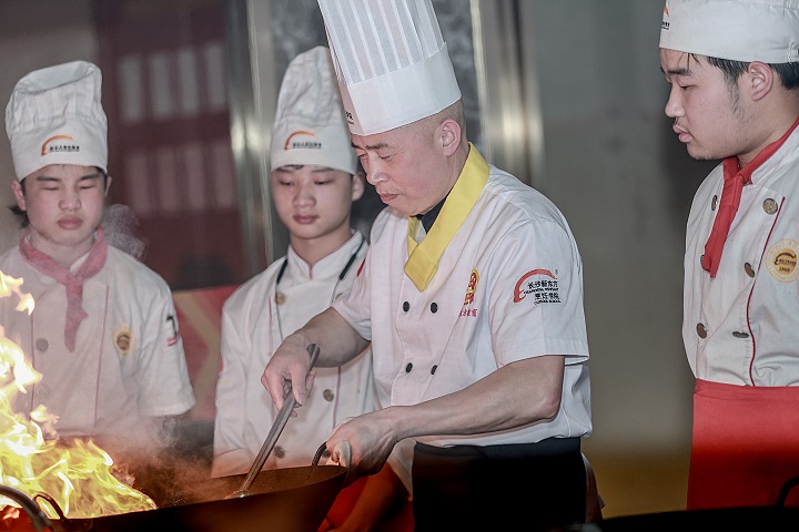<b>湖南烹饪学校学费价格――为什么烹饪培训的价格差异那么大？</b>