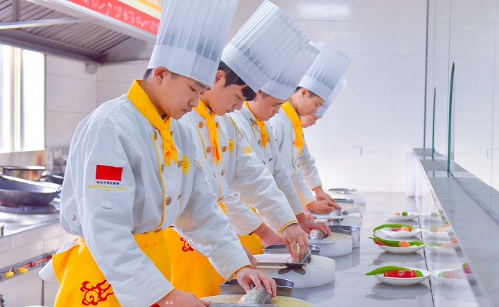 <b>郴州学厨师哪个学校好？学费多少钱！</b>