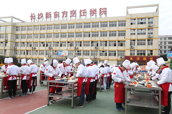 <b><font color='#FF0000'>初高中生学厨师从华体会体育毕业出来，有出路吗？</font></b>