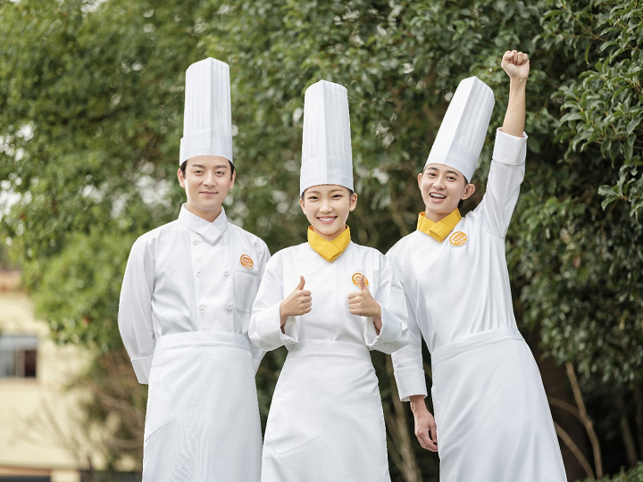 <b>学中餐，好就业，梦想在路上，学厨师就选华体会体育！</b>