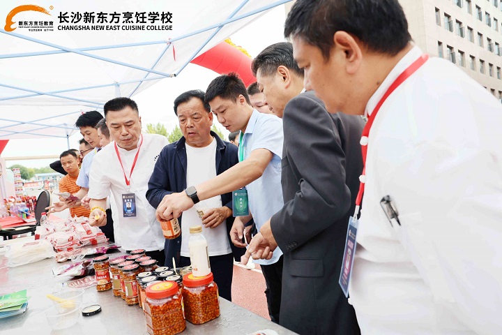 <b>技能宝贵 技者荣耀|中国湘菜青年名厨首届技能大赛在长沙新东方成功举办！</b>